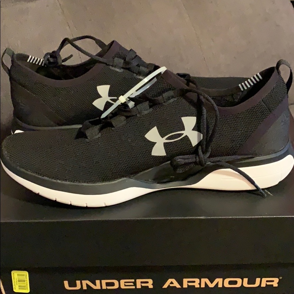 Men's Charged CoolSwitch Running Shoe Size 11